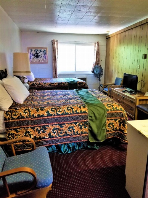 Town House Motor Inn image 10