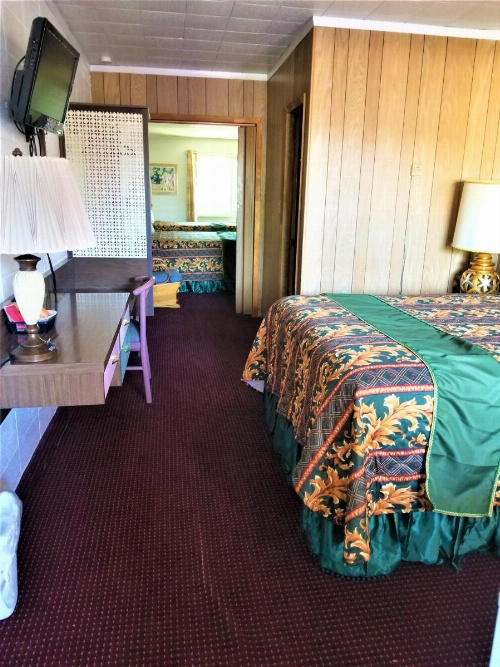 Town House Motor Inn image 12