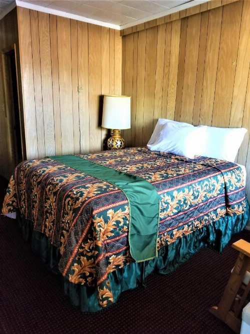 Town House Motor Inn image 13