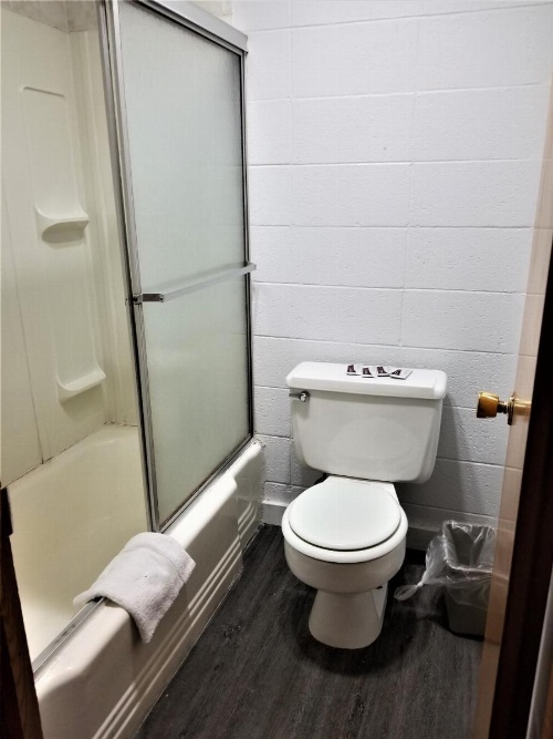 Town House Motor Inn image 14