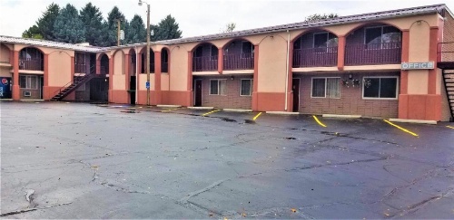 Town House Motor Inn image 19