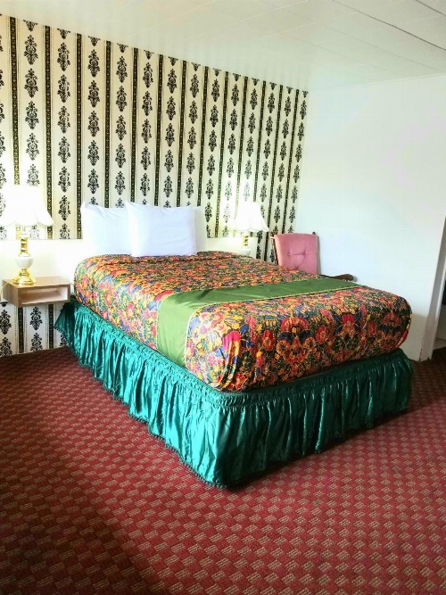 Town House Motor Inn image 3